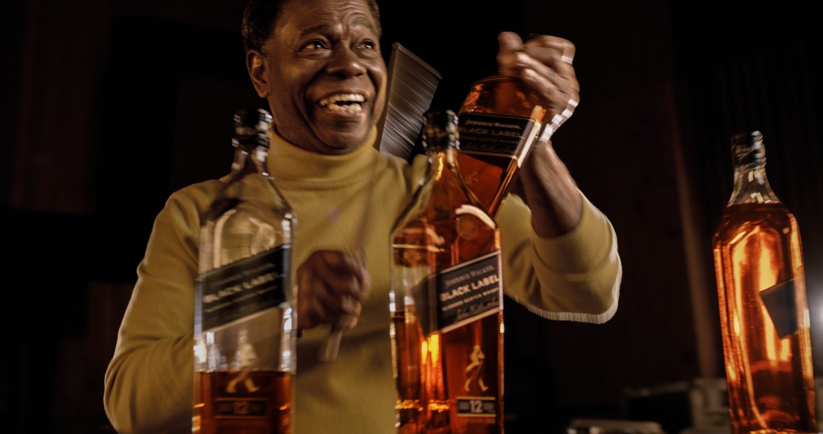Johnnie Walker Paulinho homenageia o percussionista em campanha