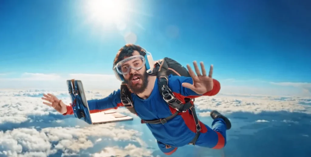 Wizard e Diogo Defante em ação que promove ensino de inglês flexível